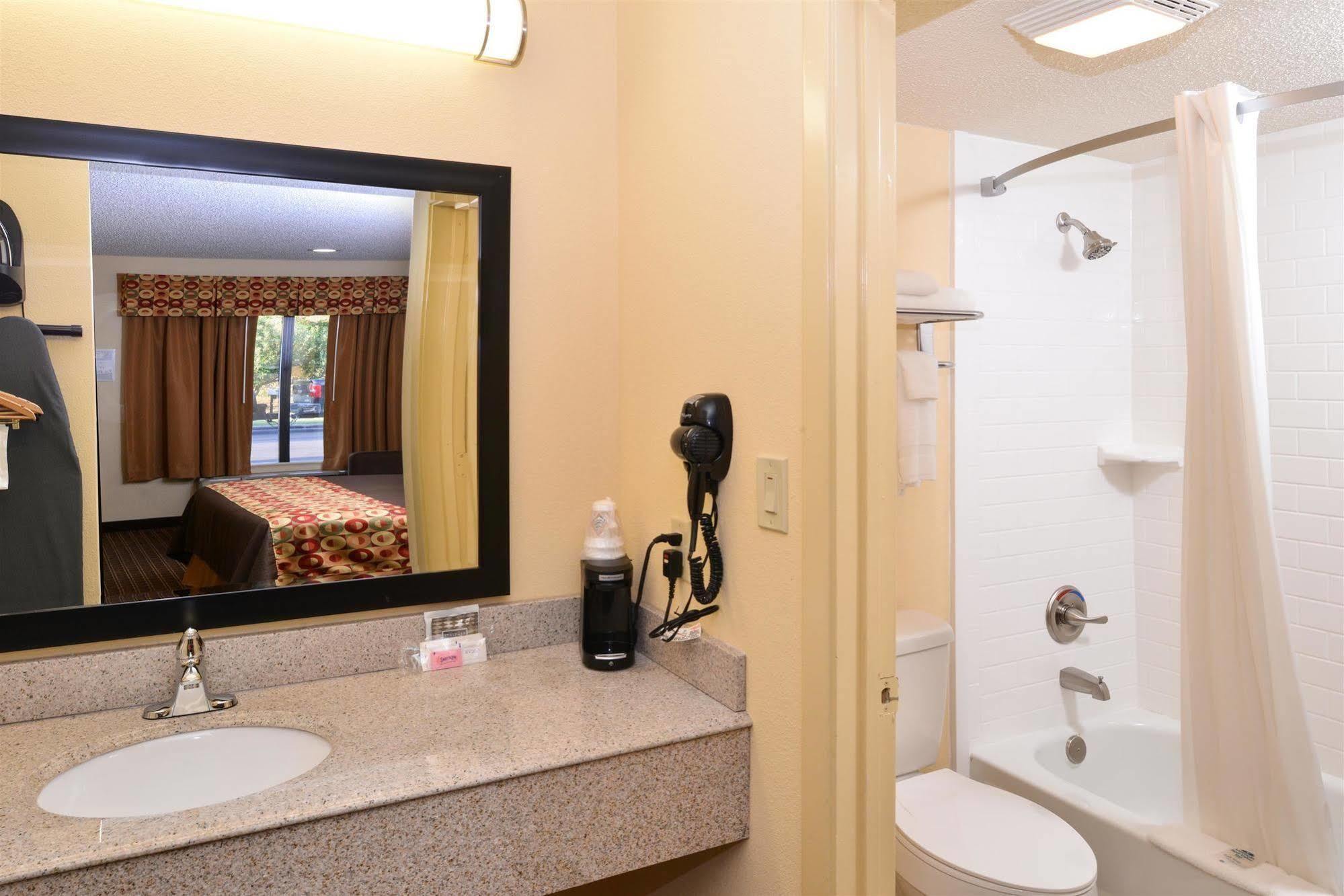 Americas Best Value Inn Tupelo Barnes Crossing Dış mekan fotoğraf